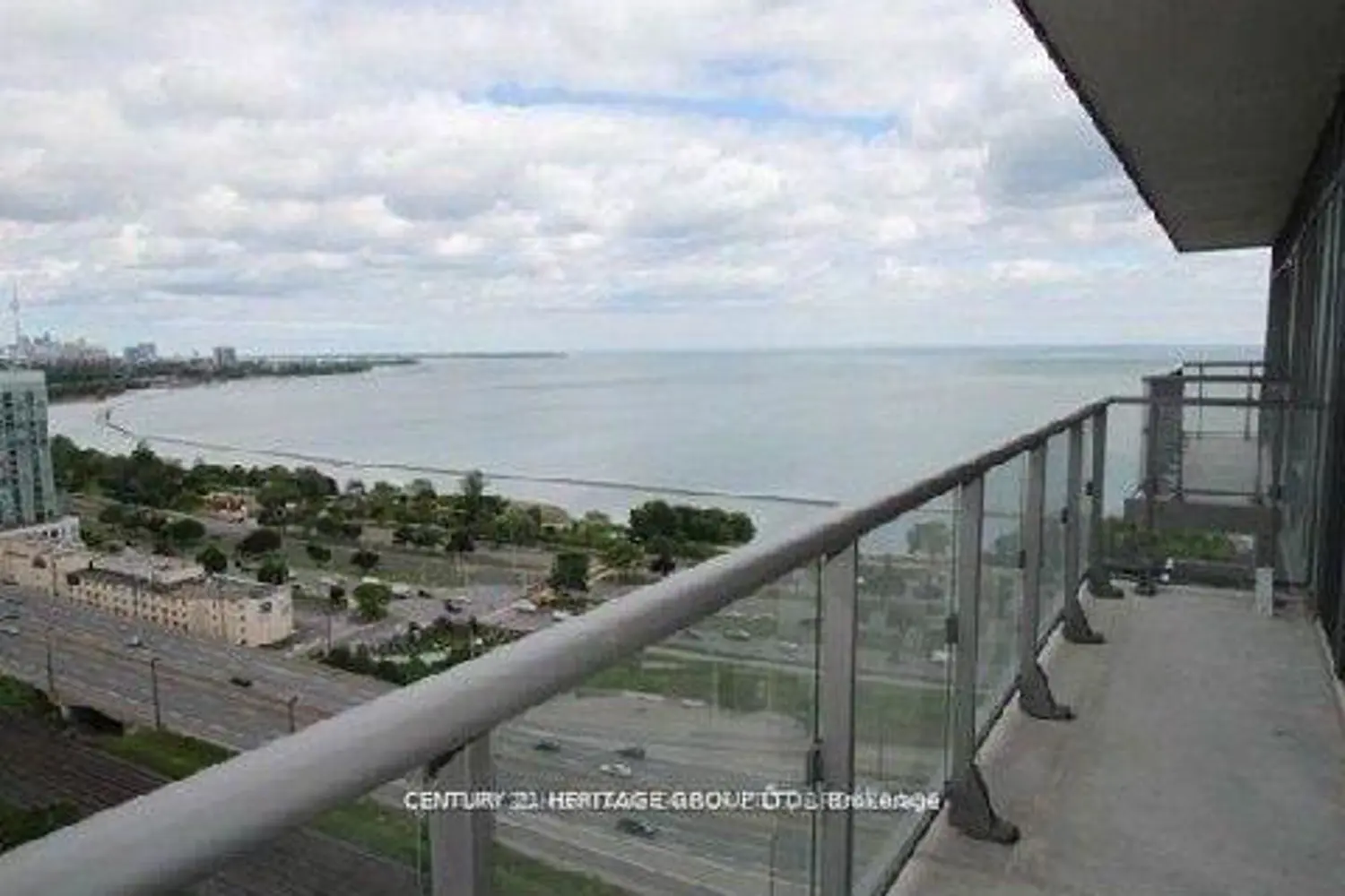 105 The Queensway Avenue 2201 photo 3