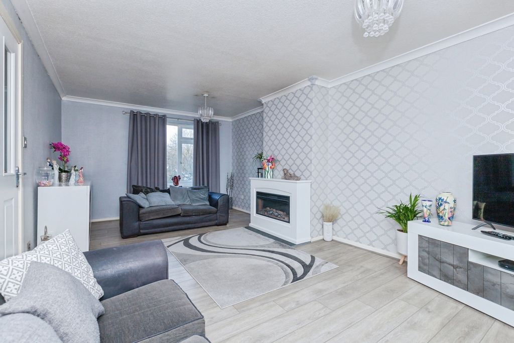 Additional image 2 of 5 bed semi-detached house for salePitchens Close, Leicester, Leicestershire LE4