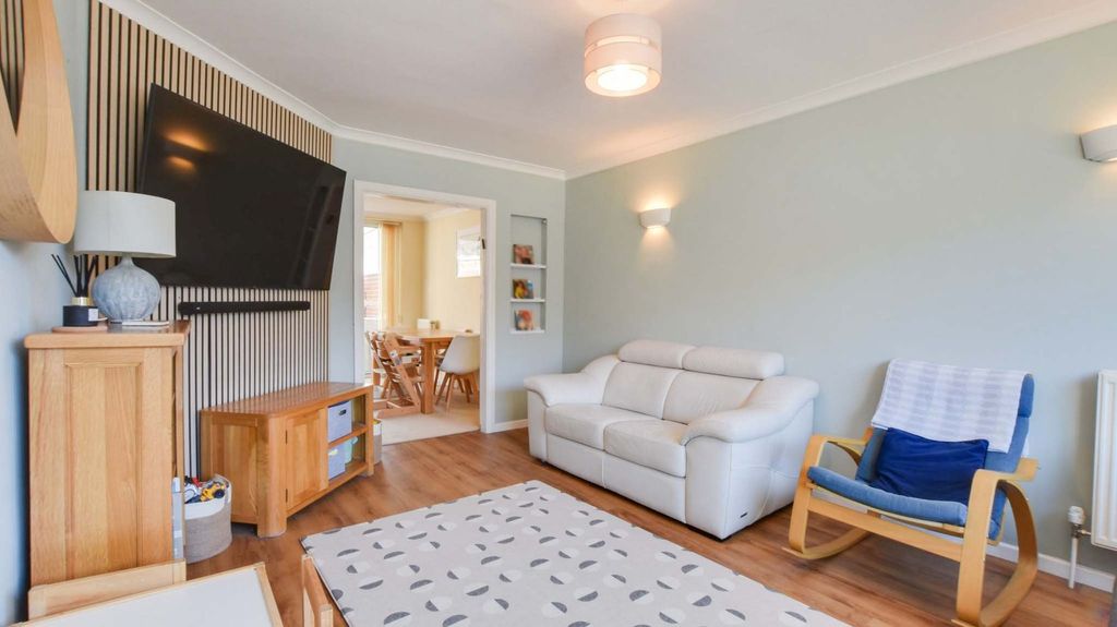 4 bed detached house for saleBollington Road, Oadby, Leicester LE2 photo 2