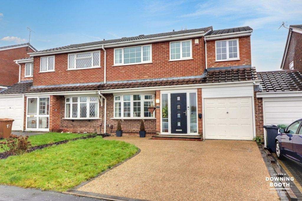 4 bed semi-detached house for saleHillview, Aldridge, Walsall WS9