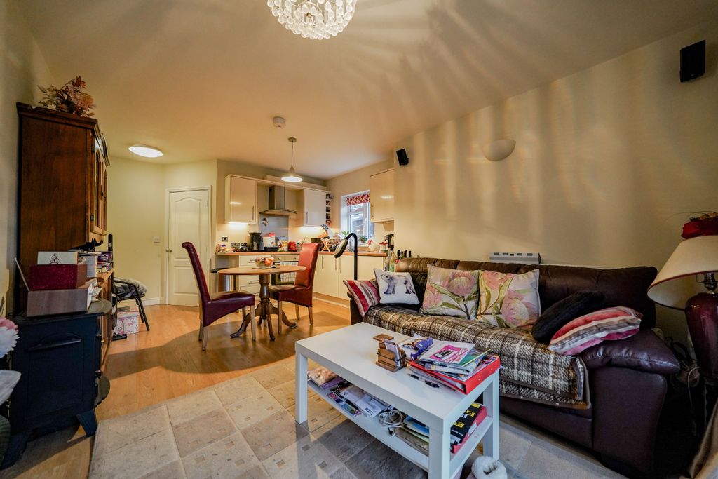 Additional image 11 of 5 bed end terrace house for salePeters Drive, Leicester, Leicestershire LE5