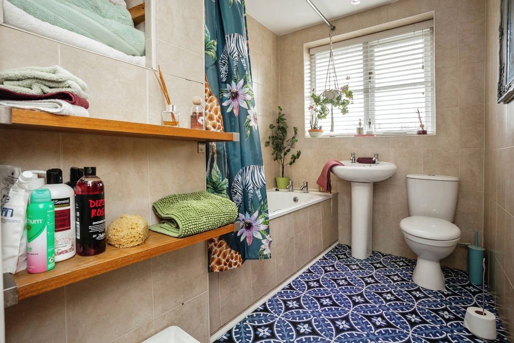 Additional image 10 of 4 bed semi-detached house for saleLawrence Way, Loughborough, Leicestershire LE11