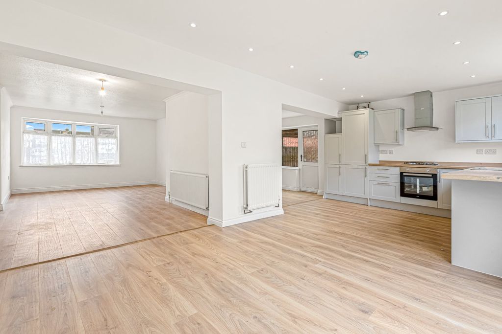 Additional image 6 of 3 bed semi-detached house for salePembroke Avenue, Wigston, Leicestershire LE18