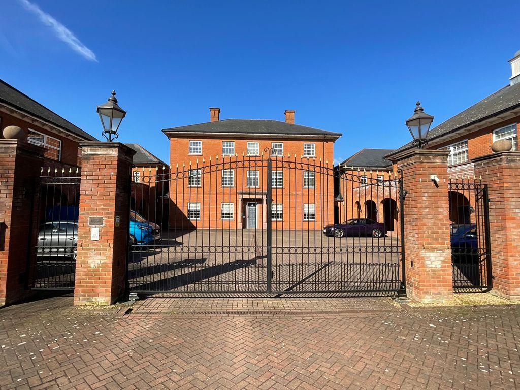 3 bed flat for saleBrackenwood Mews, Weston CW2