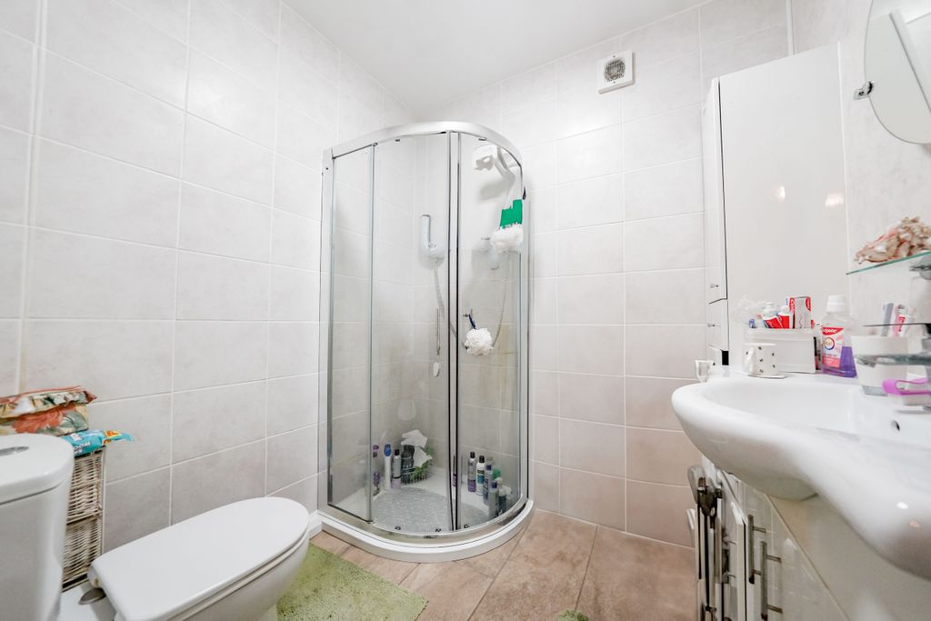 Additional image 13 of 5 bed end terrace house for salePeters Drive, Leicester, Leicestershire LE5