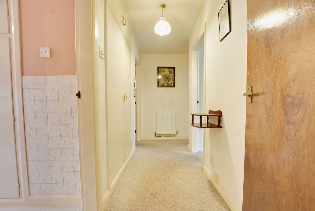 Additional image 5 of 2 bed flat for saleSt. Marys Road, Clarendon Park, Leicester LE2