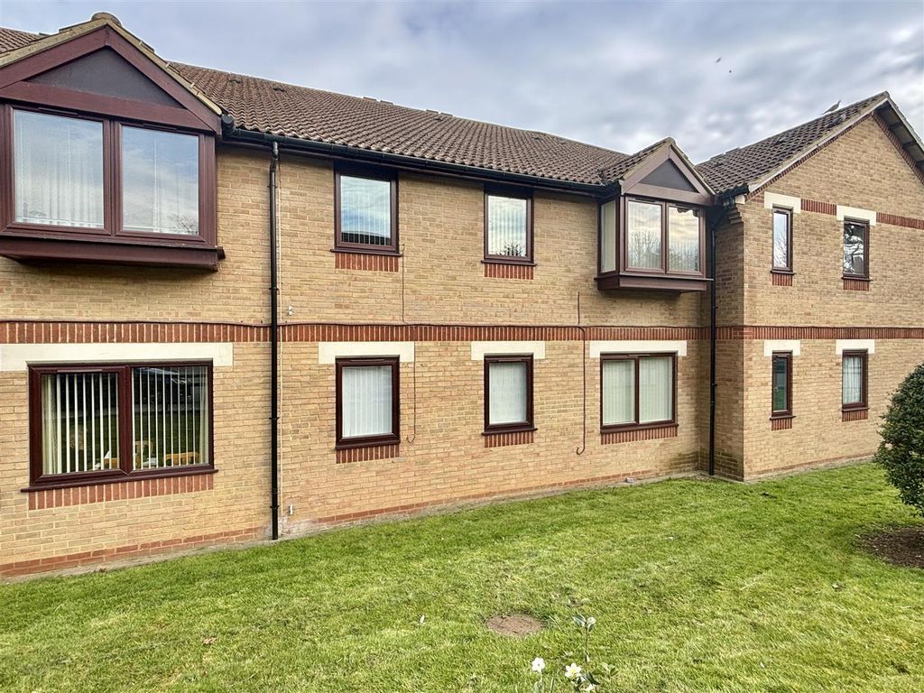 1 bed flat for saleIvyfield Court, Charter Road, Chippenham SN15