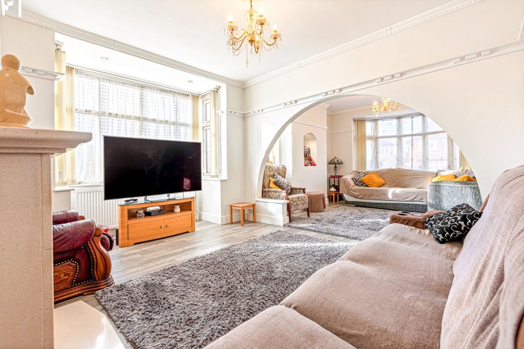 Additional image 4 of 5 bed detached house for saleTennis Court Drive, Humberstone, Leicester, Leicestershire LE5