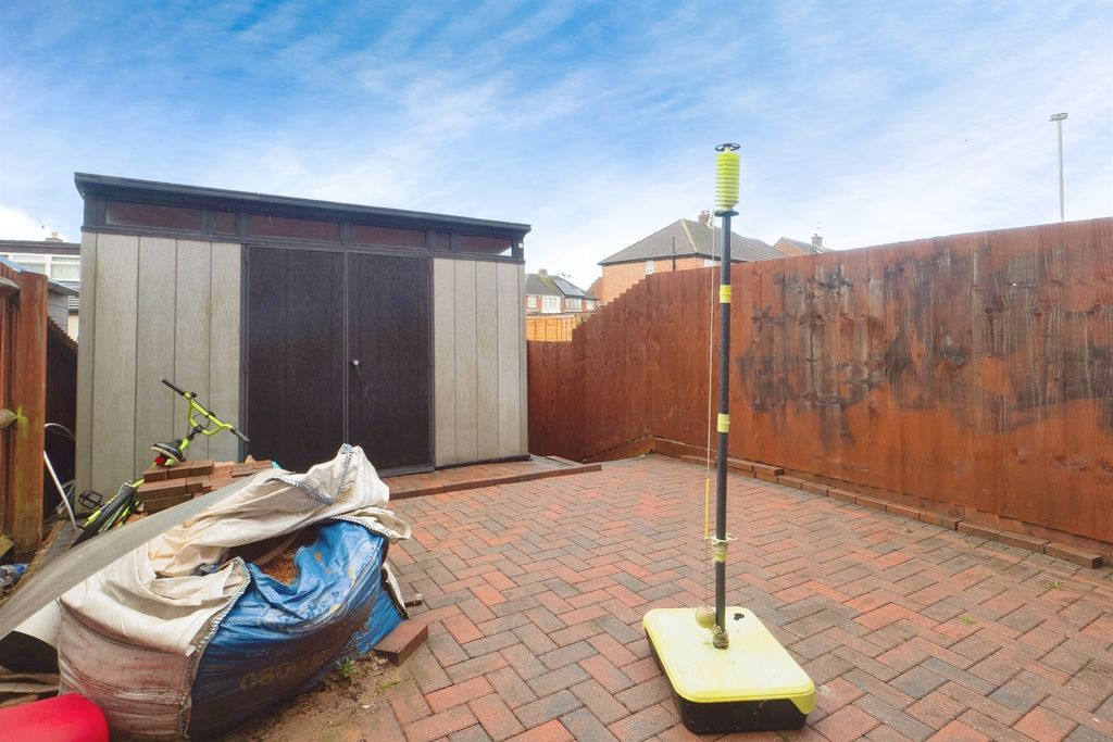 Additional image 16 of 5 bed terraced house for saleHarleston Close, Leicester LE5