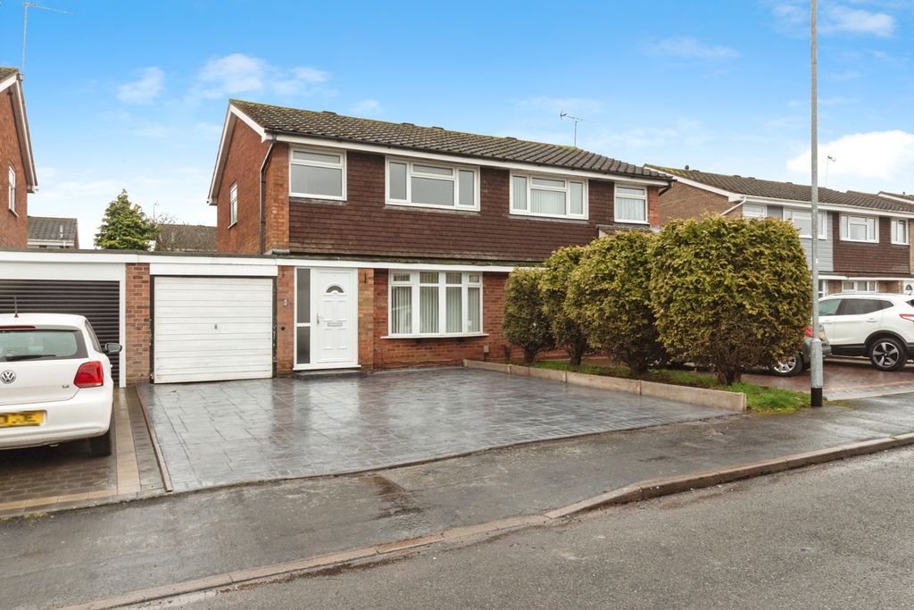 3 bed semi-detached house for saleOtterburn Close, Stafford, Staffordshire ST17