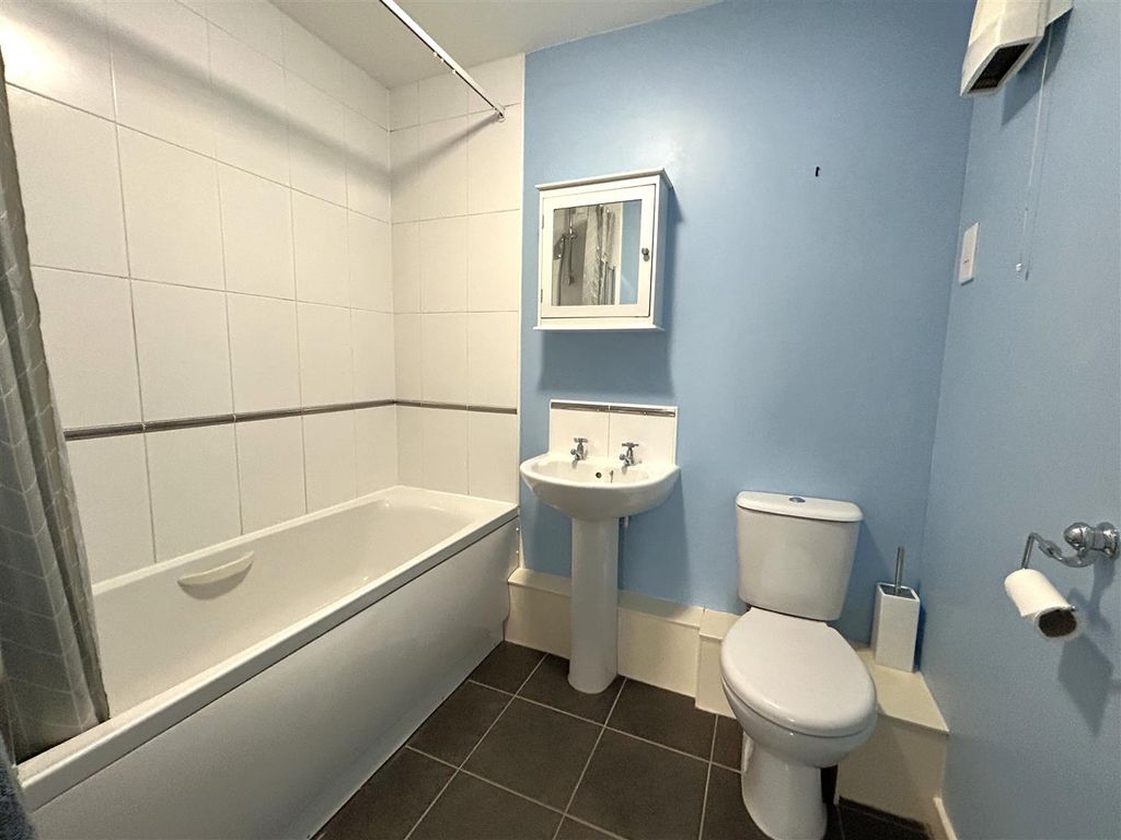 Additional image 8 of 2 bed flat for saleFlowers Yard, Chippenham SN15