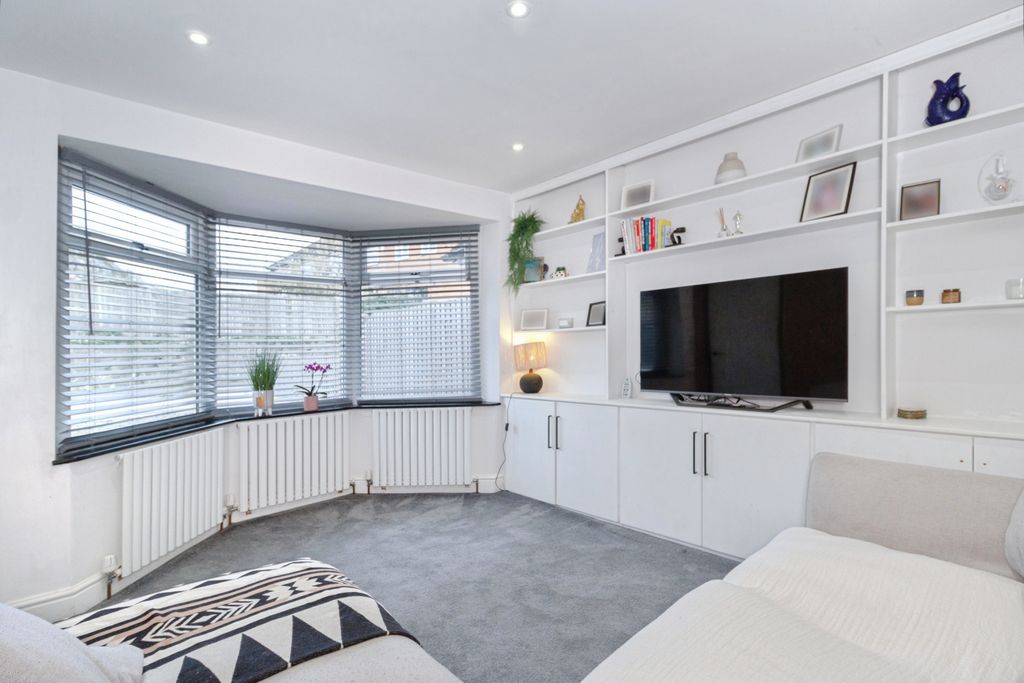 Additional image 2 of 3 bed semi-detached house for saleWintersdale Road, Leicester LE5
