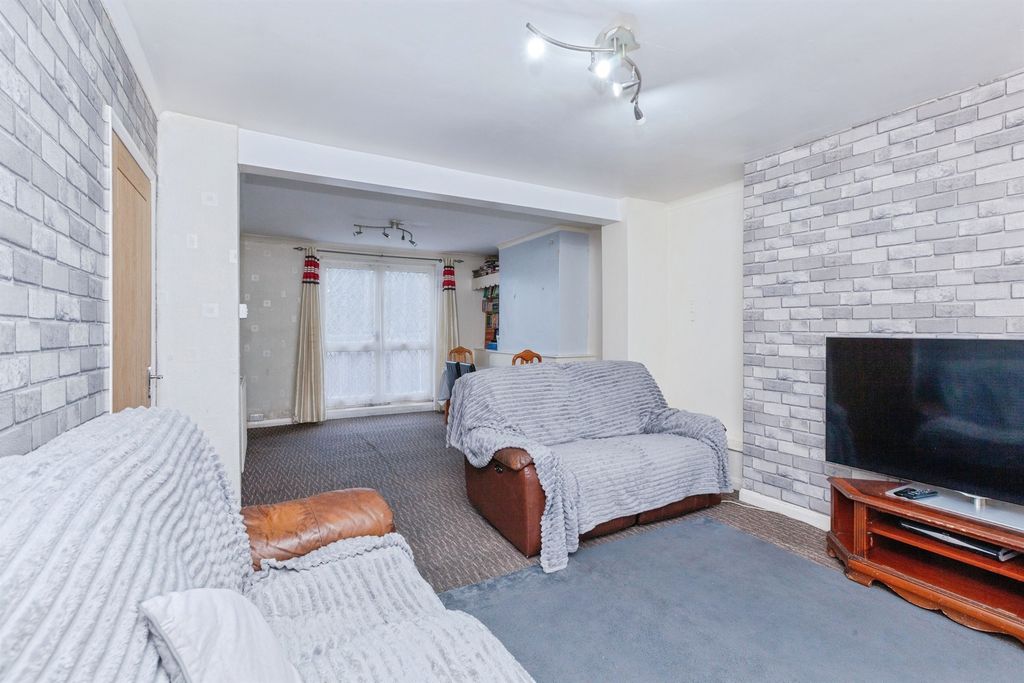 Additional image 3 of 4 bed semi-detached house for saleWigston Road, Oadby, Leicester LE2