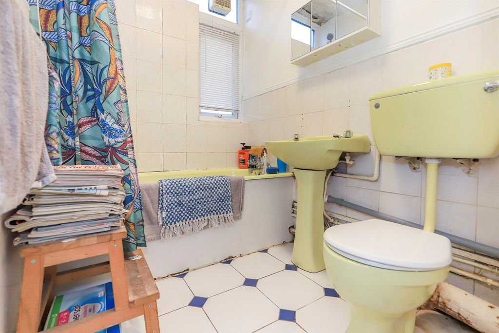 Additional image 11 of 2 bed flat for saleNewbridge Crescent, Wolverhampton WV6