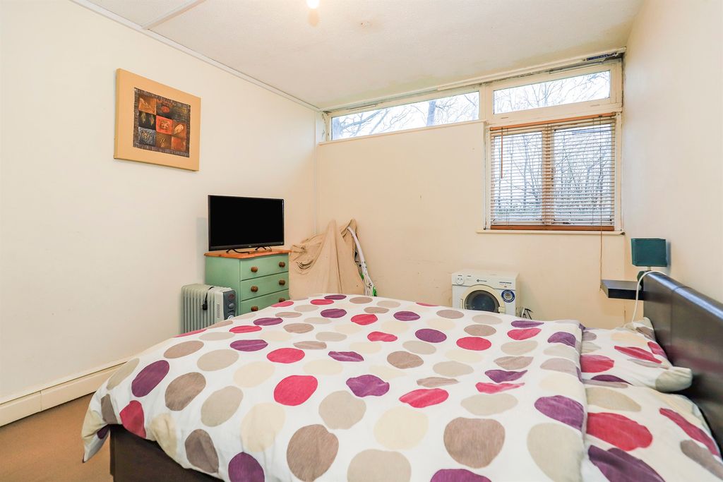 Additional image 10 of 2 bed flat for saleNewbridge Crescent, Wolverhampton WV6