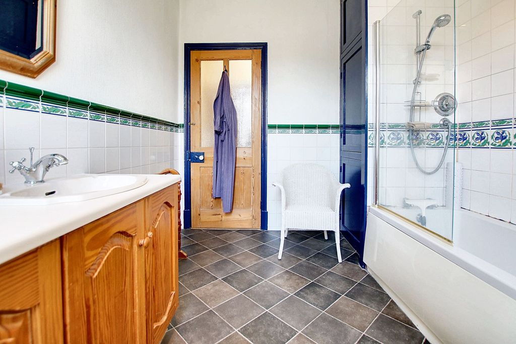 Additional image 27 of 5 bed semi-detached house for saleAlexandra Road, Leicester LE2