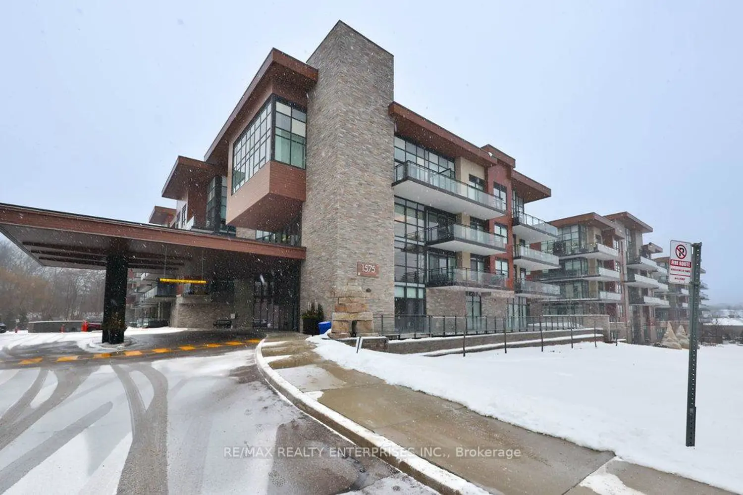 1575 Lakeshore Road 222