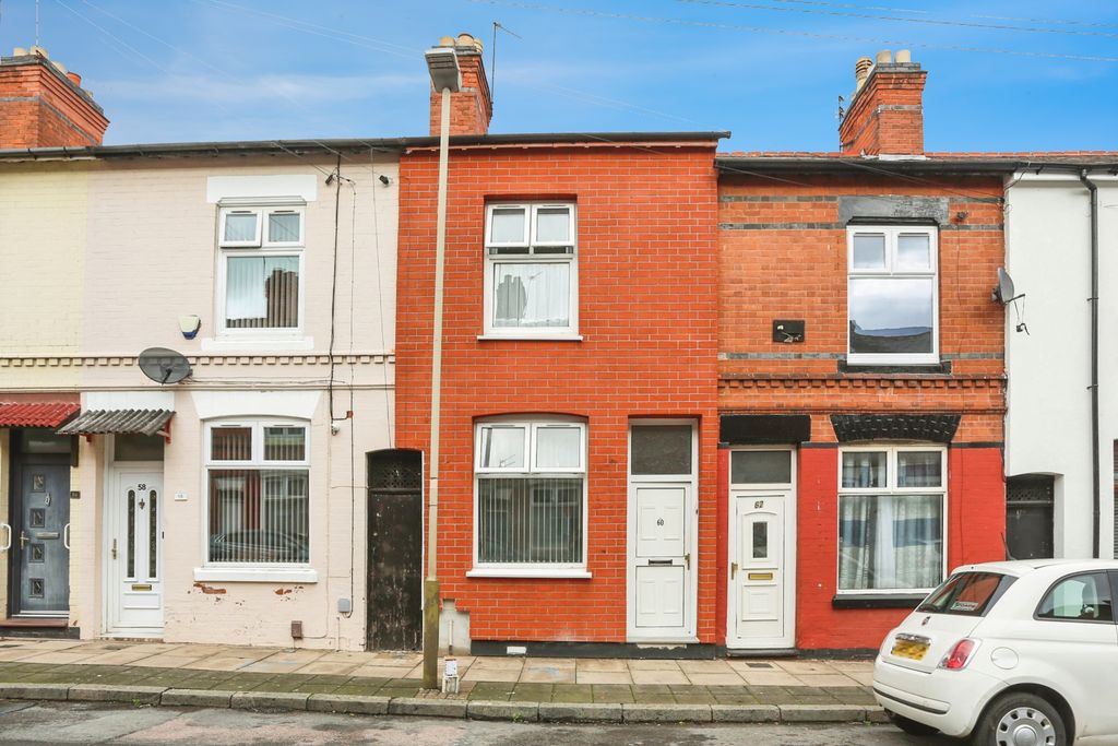 3 bed semi-detached house for saleCork Street, Leicester LE5
