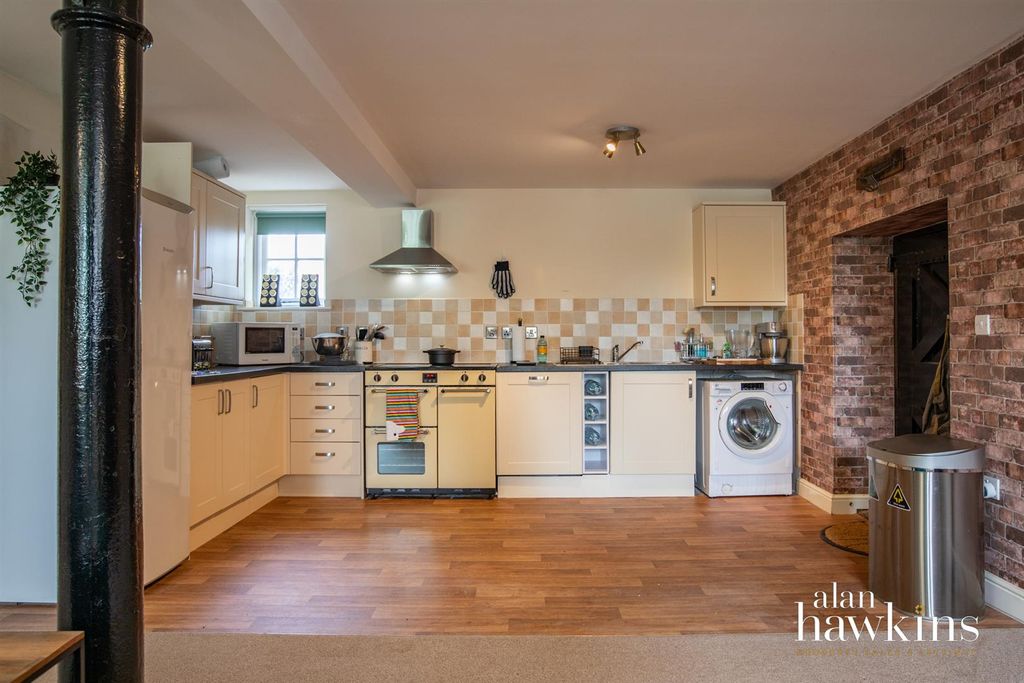 Additional image 11 of 2 bed flat for saleDaisy Brook, Royal Wootton Bassett SN4