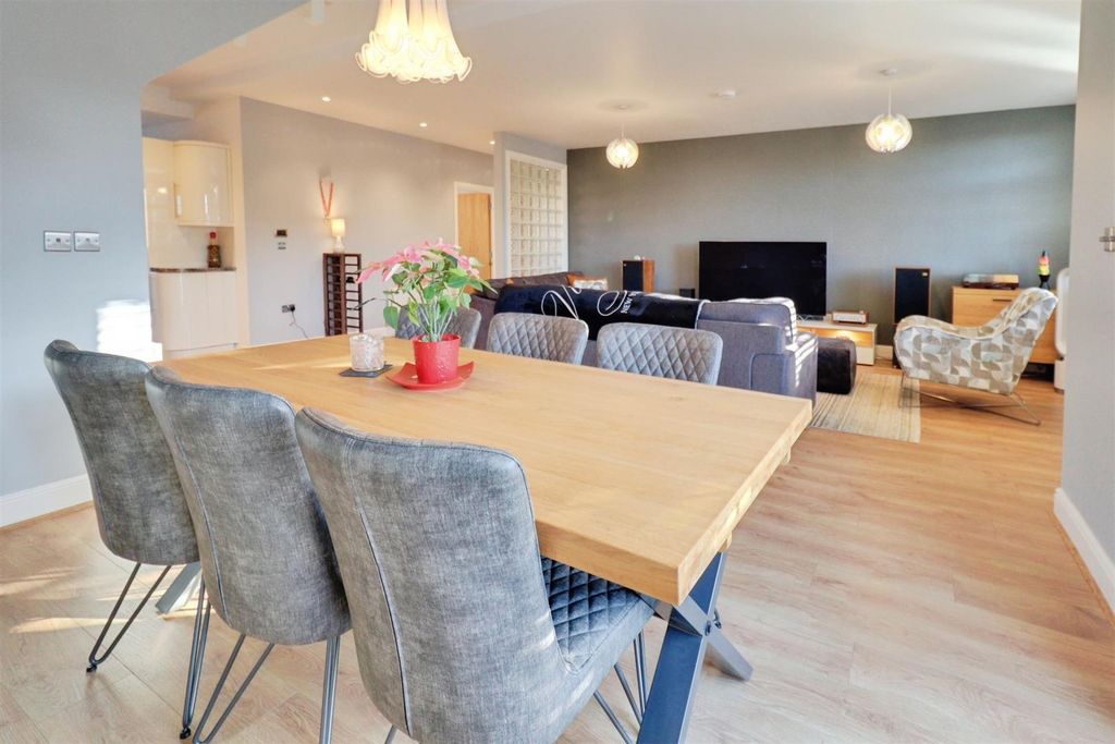 Additional image 11 of 3 bed flat for saleBrackenwood Mews, Weston, Crewe CW2