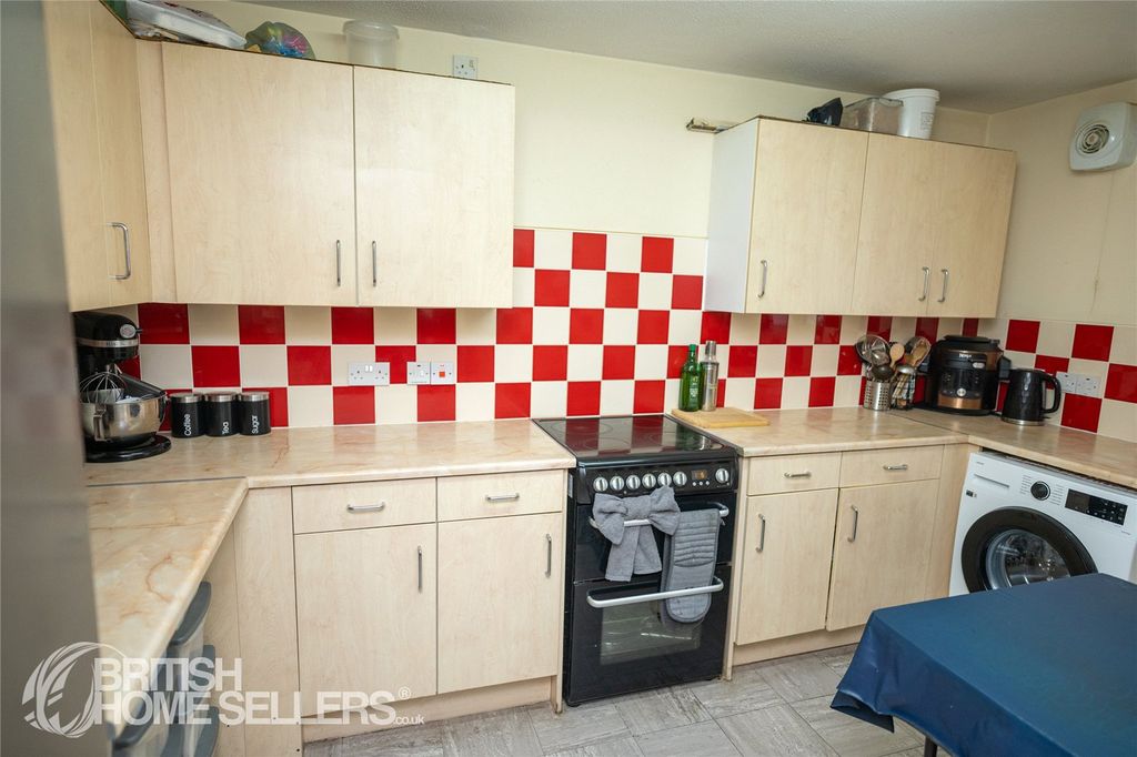 Additional image 5 of 3 bed flat for salePluto Close, Leicester, Leicestershire LE2
