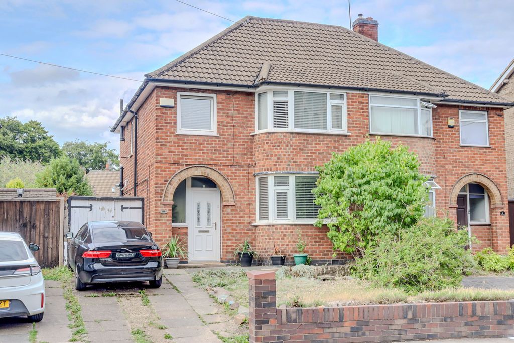 3 bed semi-detached house for saleGlenfield Road, Leicester LE3
