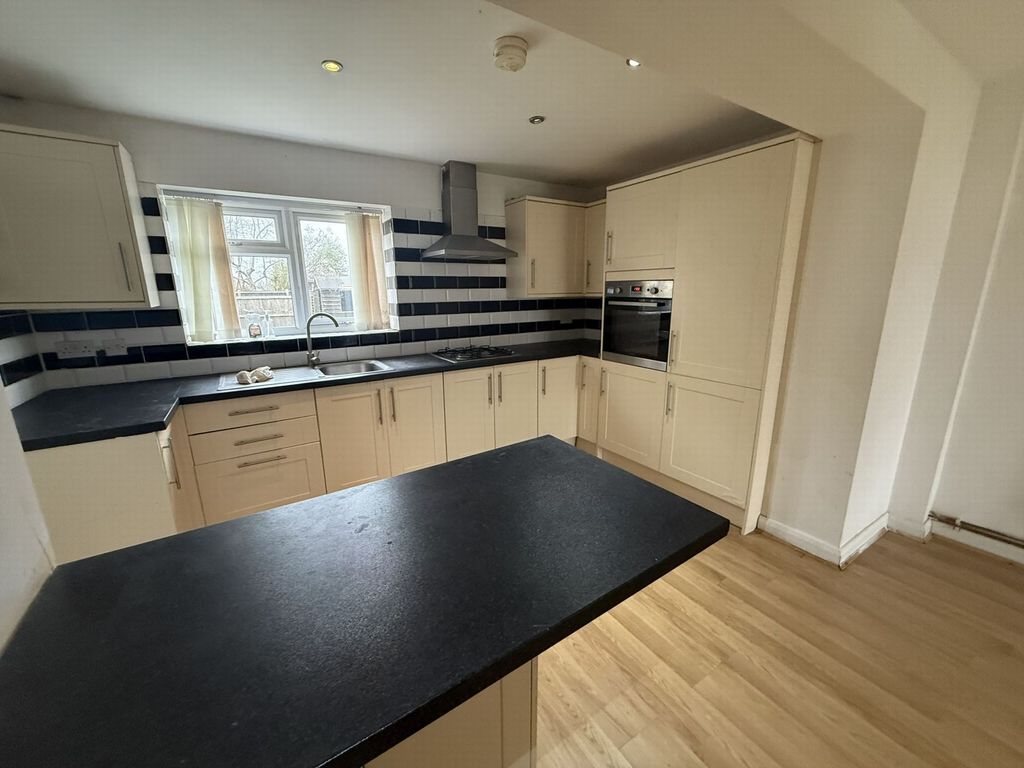 3 bed semi-detached house for saleStour Close, Oadby LE2 photo 5