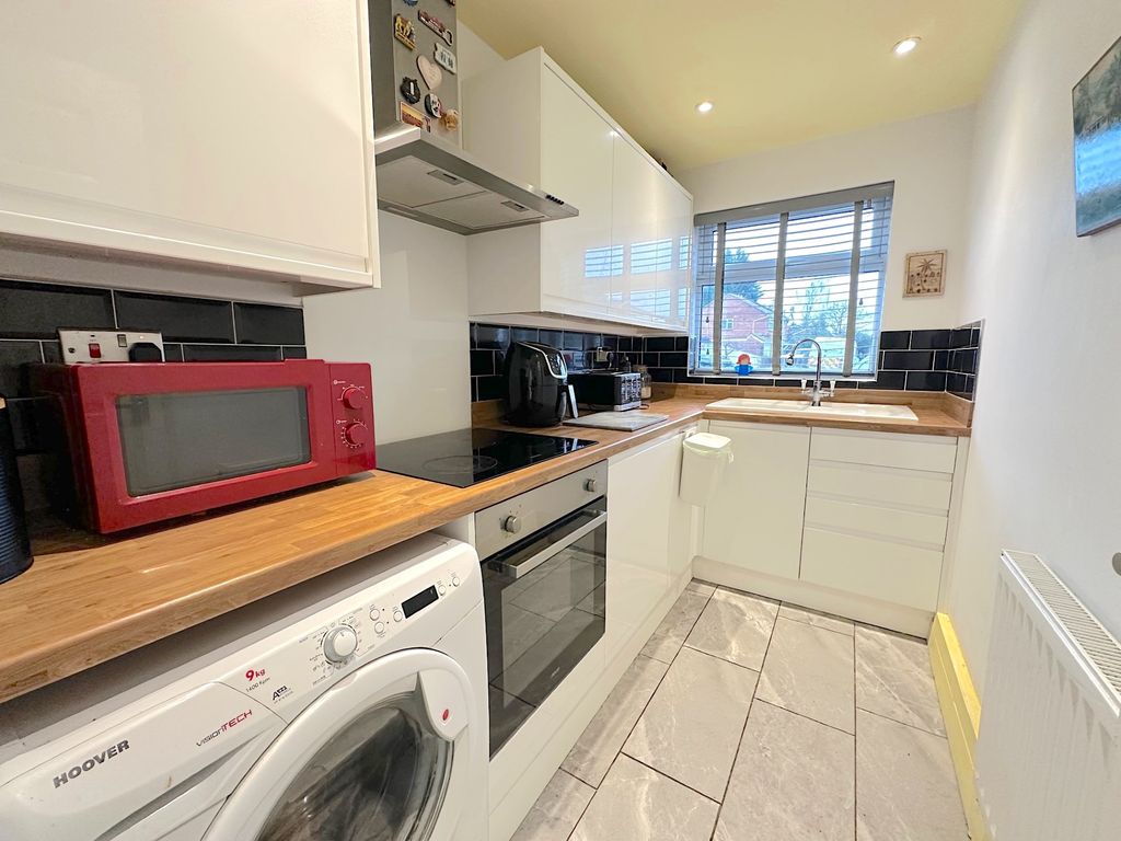 Additional image 4 of 1 bed flat for saleMelrose Drive, Perton, Wolverhampton WV6