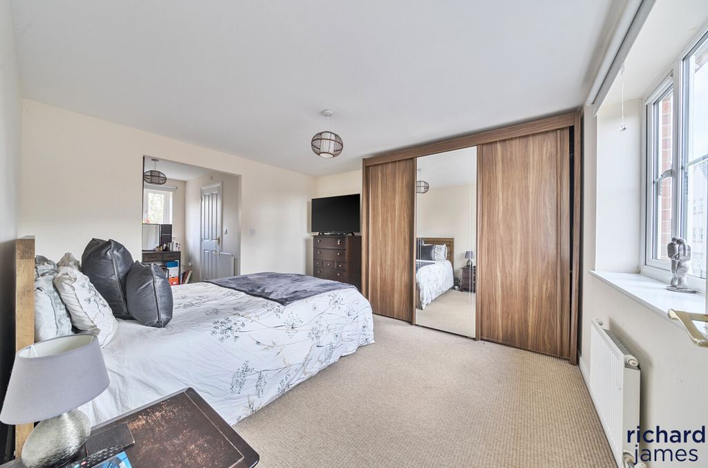 Additional image 7 of 5 bed detached house for saleCloatley Crescent, Royal Wootton Bassett, Royal Wootton Bassett SN4