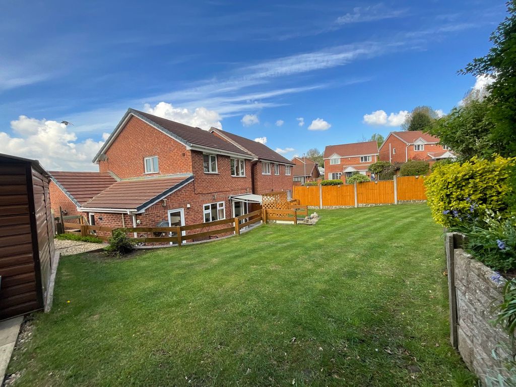 3 bed detached house for saleCastleton Road, Stoke-On-Trent ST3 photo 2