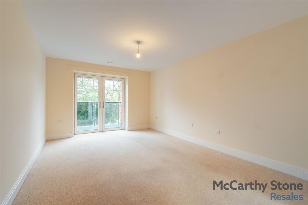 Additional image 4 of 1 bed flat for saleWolsey Court, Knighton Park Road, Leicester LE2