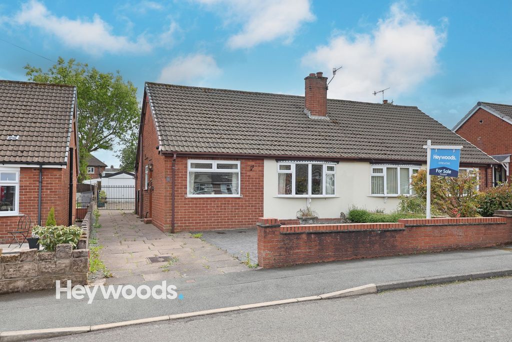 2 bed semi-detached bungalow for saleAnsmede Grove, Blurton, Stoke On Trent ST3