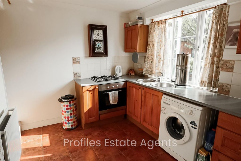 2 bed terraced house for saleBlacksmiths Yard, Stoke Golding CV13 photo 4