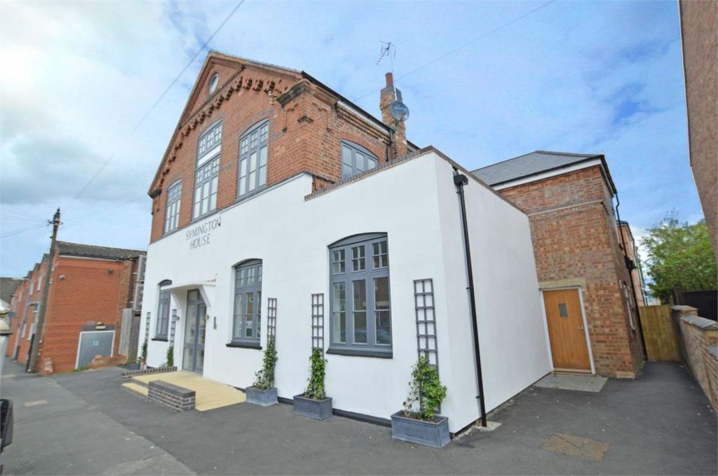 1 bed flat for saleSymington House, Market Street, Town Centre CV21