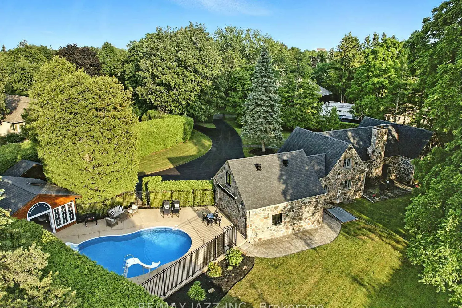 Additional image 3 of 690 Bessborough Drive