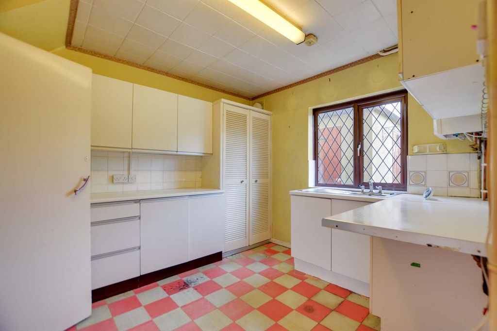 3 bed end terrace house for saleNetherhall Road, Netherhall, Leicester LE5 photo 2