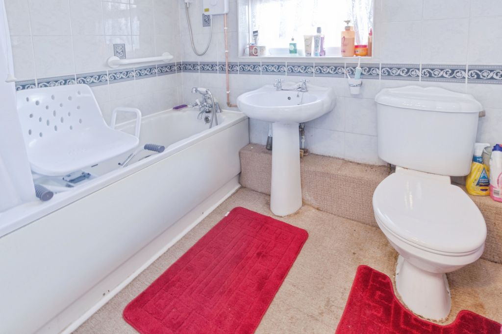 Additional image 15 of 3 bed semi-detached house for saleBeaumont Leys Lane, Leicester LE4