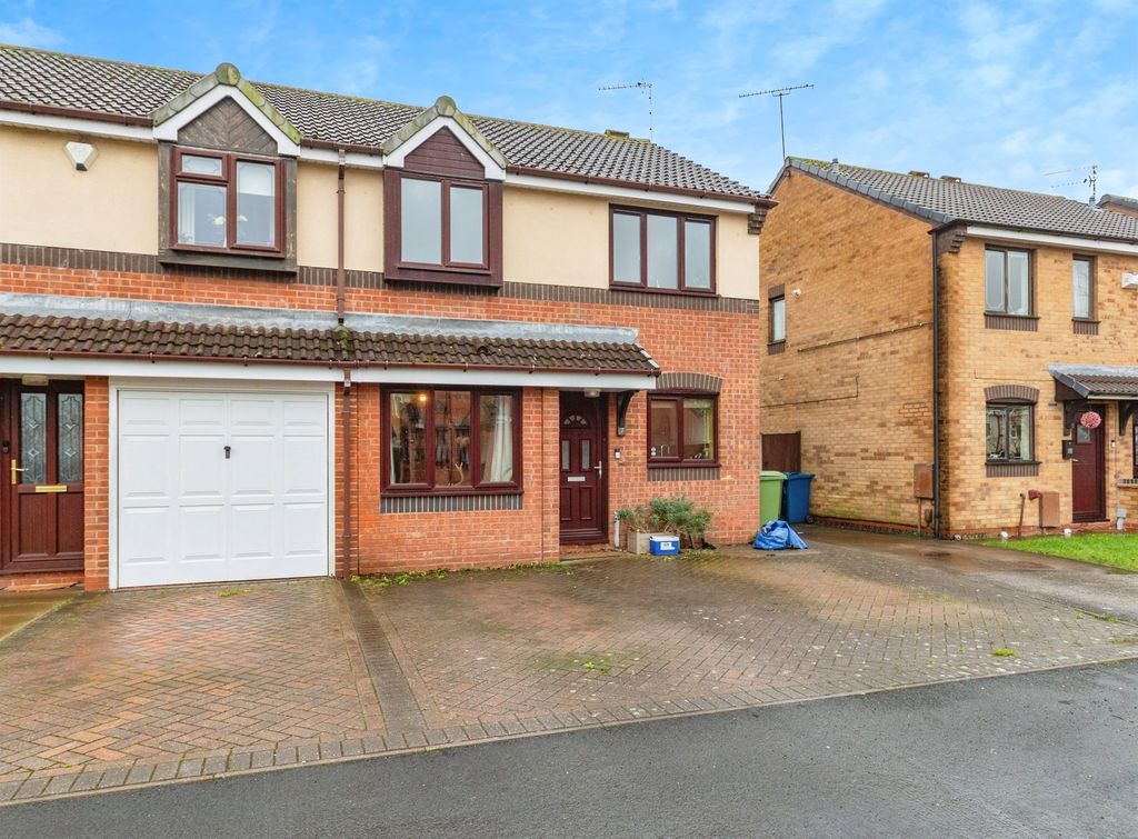 3 bed semi-detached house for saleGlobe Avenue, Stafford ST17