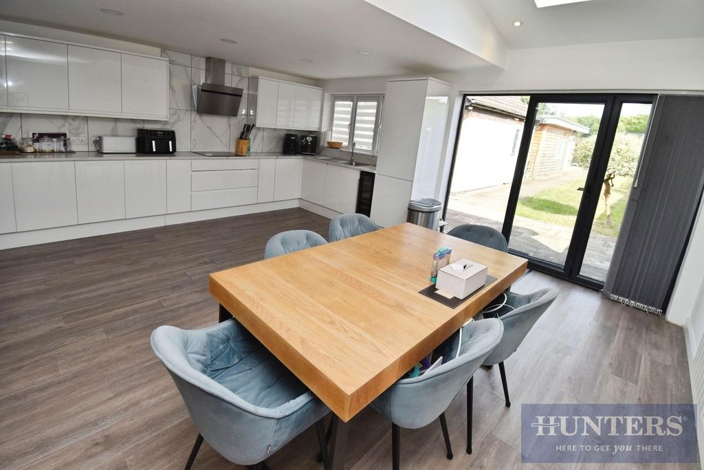 Additional image 2 of 4 bed semi-detached house for saleDorset Avenue, Wigston LE18