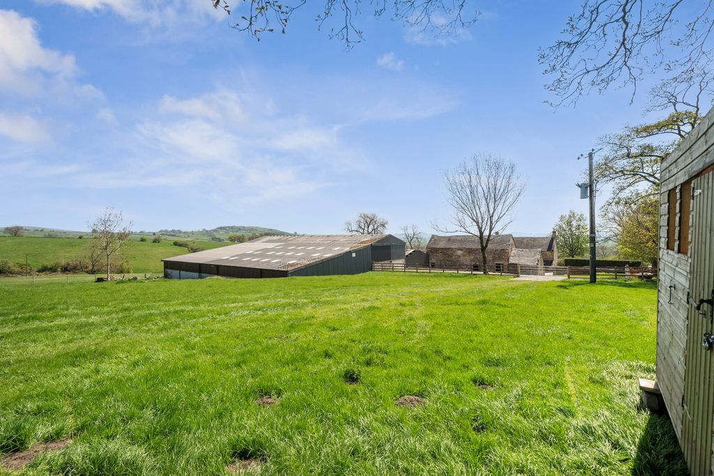 Barn conversion for saleLongnor, Buxton SK17 photo 5