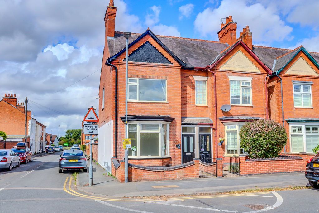 4 bed semi-detached house for saleBroad Street, Syston LE7
