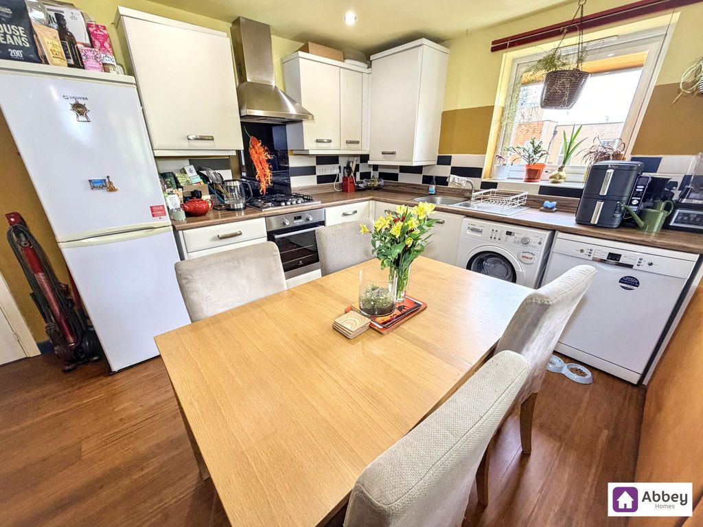 2 bed flat for salePavilion Close, Leicester LE2 photo 2