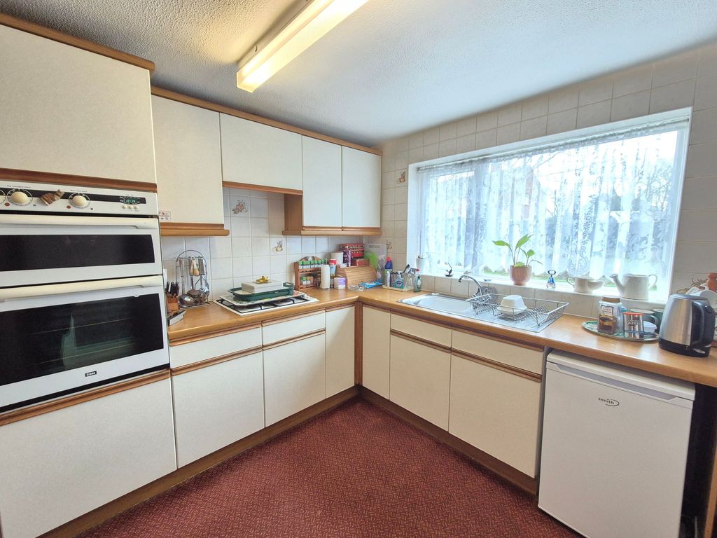 4 bed detached house for salePreston Close, Stanton Under Bardon LE67 photo 3