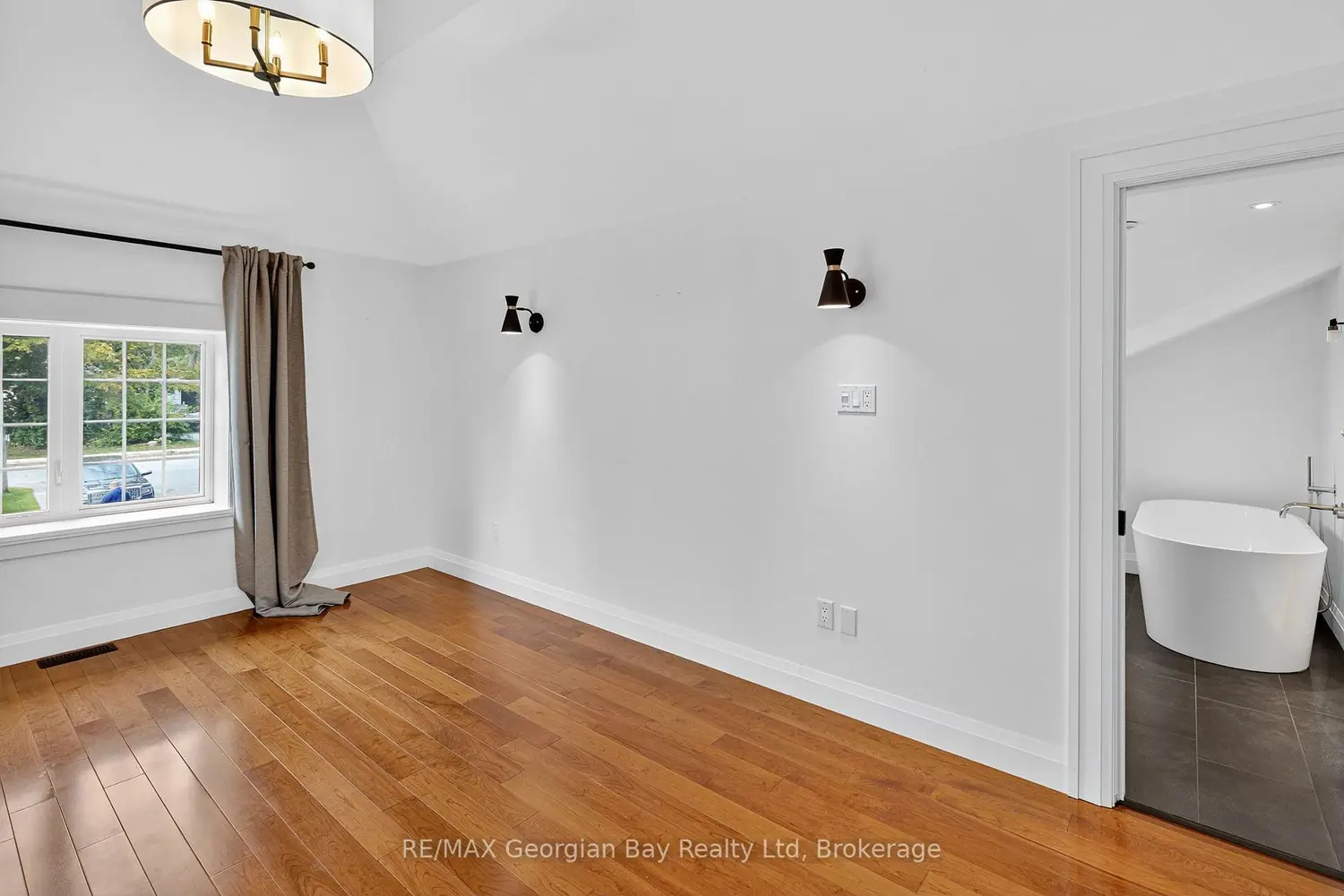 Additional image 12 of 105 Duckworth Street