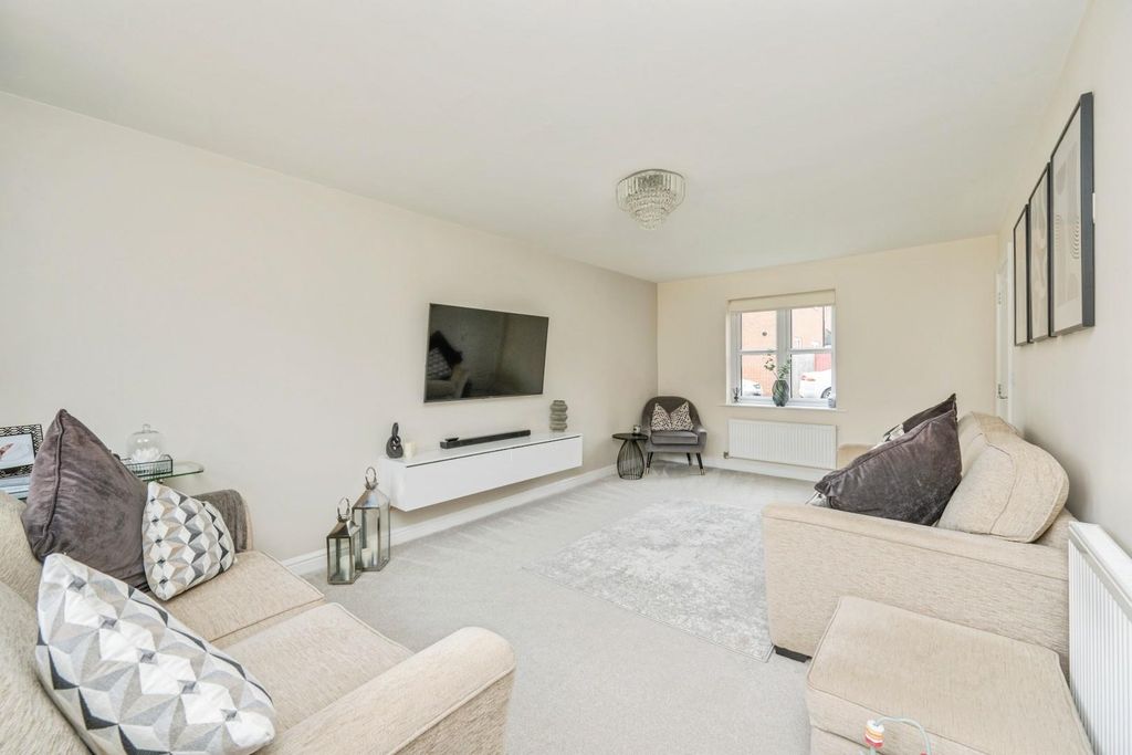 Additional image 6 of 4 bed detached house for saleCroft Close, Two Gates, Tamworth B77