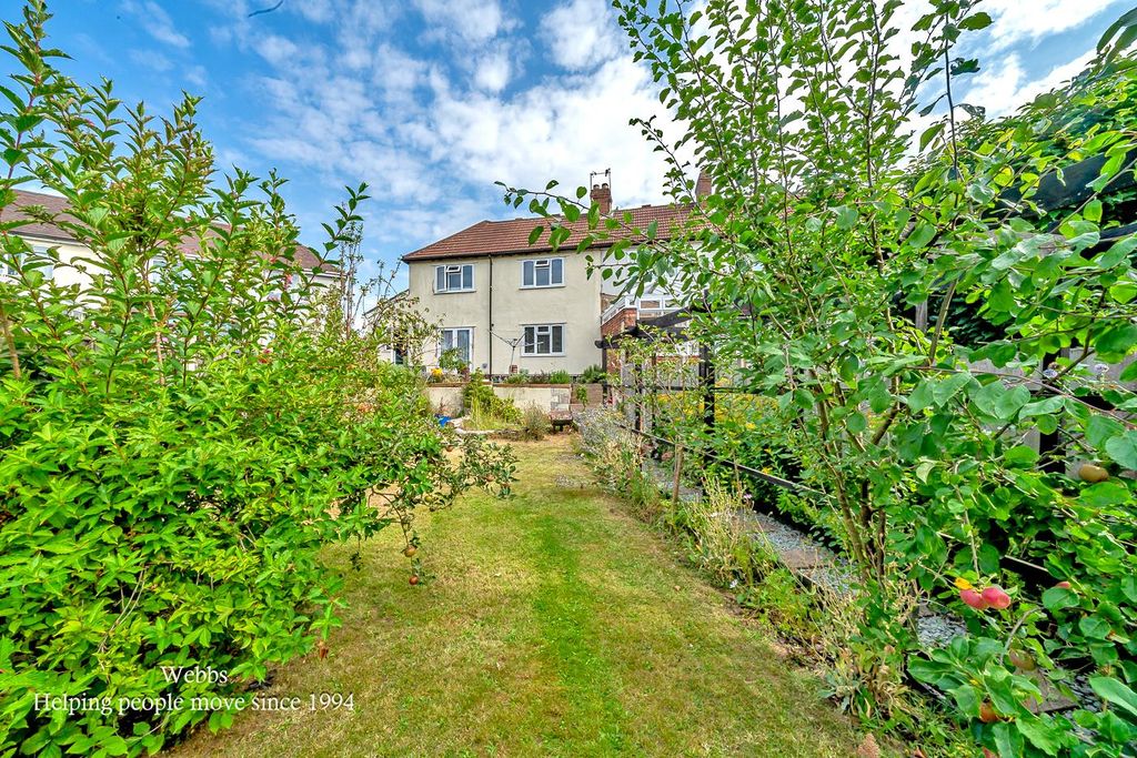 3 bed semi-detached house for saleLaburnum Close, Cannock WS11