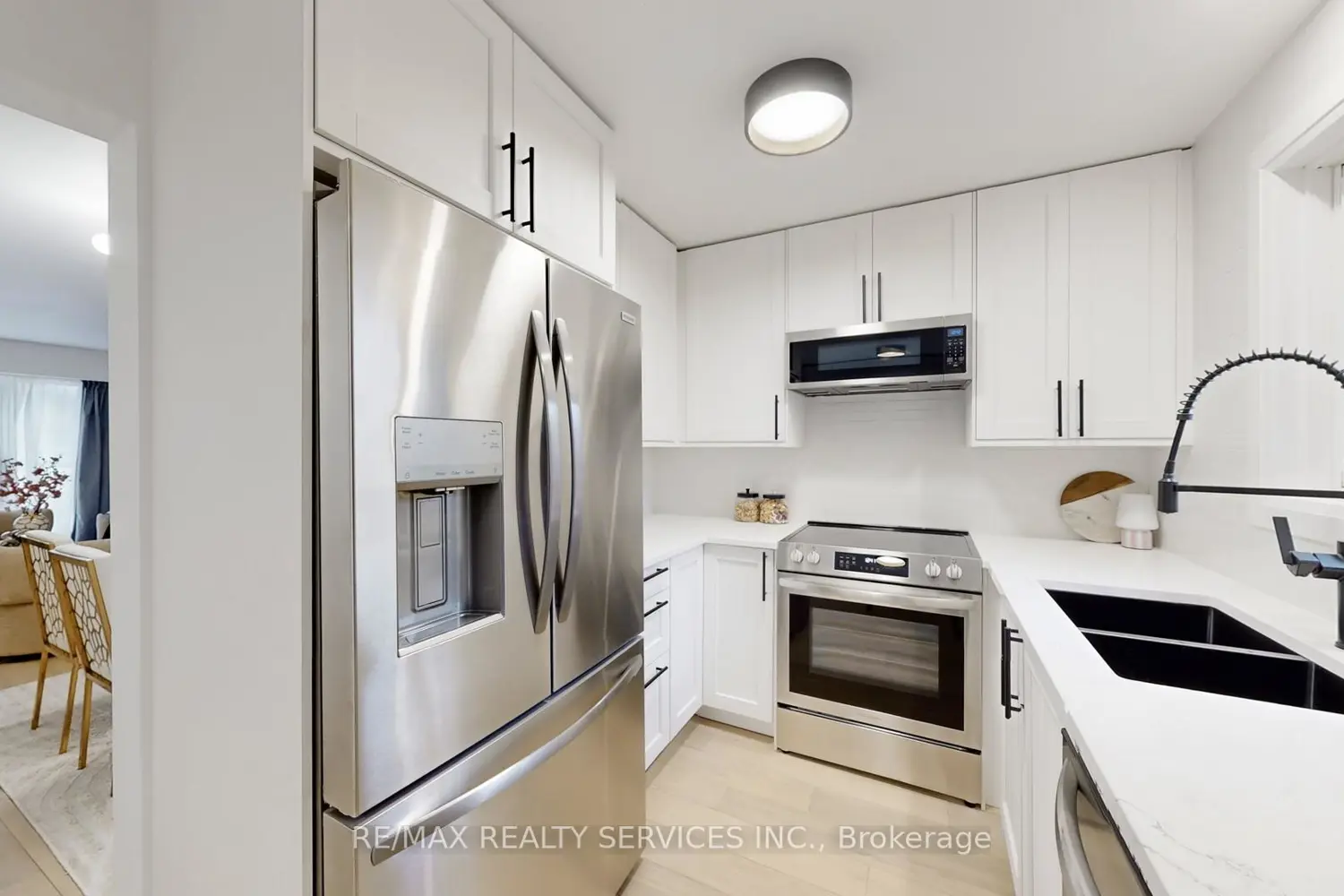 26 Mayfair Crescent photo 3
