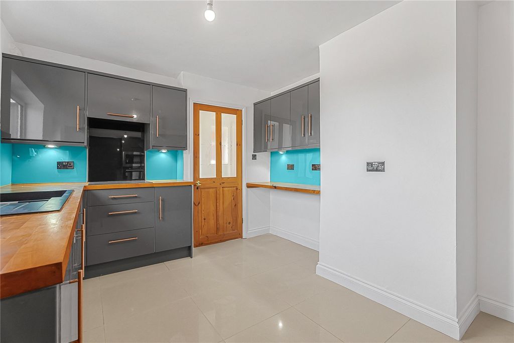 Additional image 4 of 3 bed parking/garage for saleQueensway, Old Dalby, Melton Mowbray, Leicestershire LE14