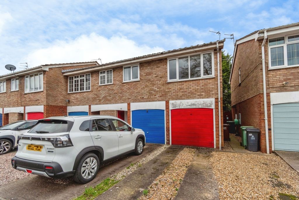 2 bed maisonette for saleGrenville Close, Walsall, West Midlands WS2