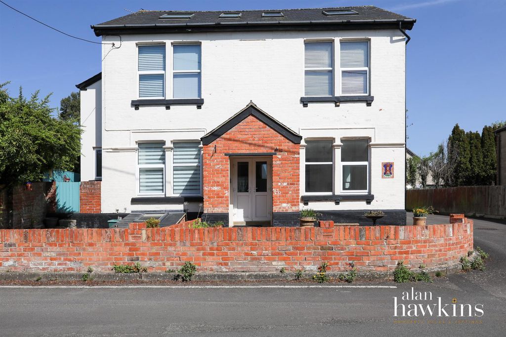 2 bed flat for sale70 Pavenhill, Purton, Swindon SN5